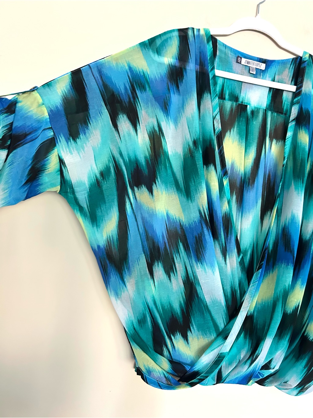 Jennifer Lopez Women’s Teal Blue Green Abstract Draped Blouse — image 4 of 8